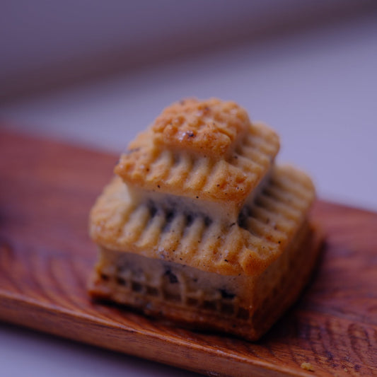 Black Sesame & Walnuts Crunchy Mooncake 老式提浆黑芝麻核桃月饼